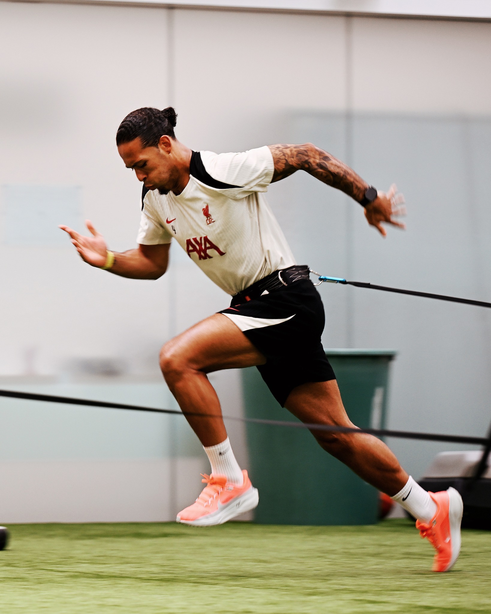 米乐官方网址意大利杯倒计时,阿森纳赛前远射贴柱,细节引发关注,悬念犹存,训练强度明显提升的简单介绍